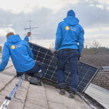 Solceller_monteras_solect_power_1 Montering av solceller på tak av Solect Powers personal